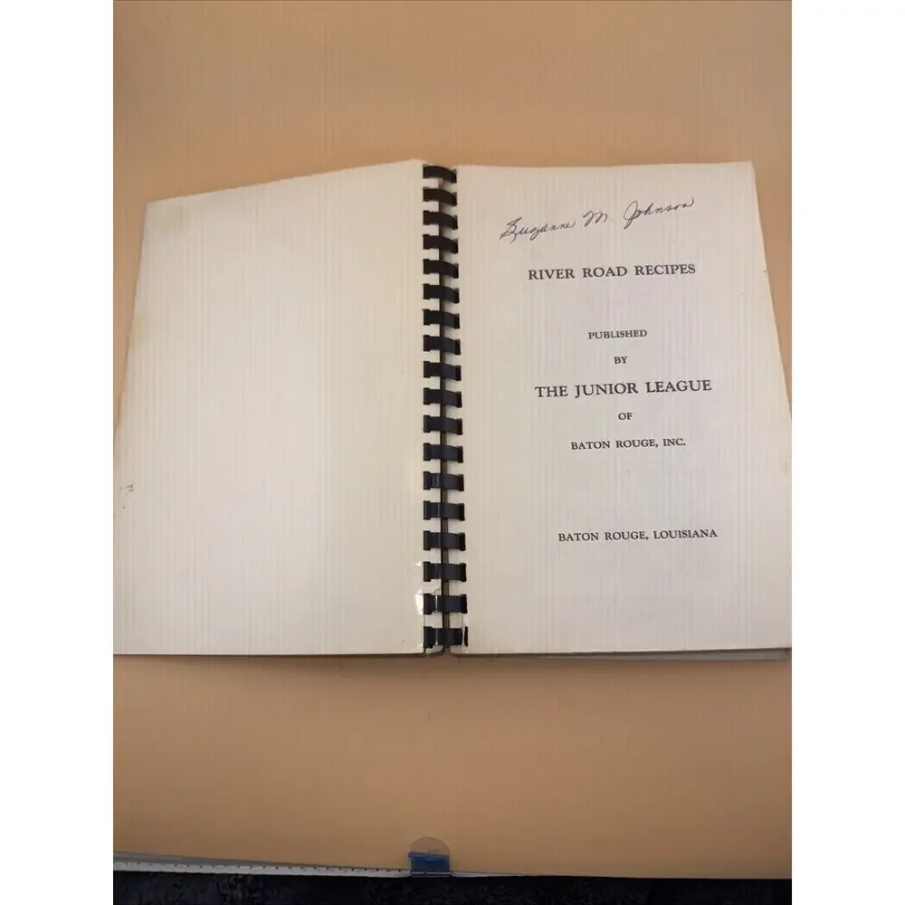 1974 River Road Recipes The Junior League of Baton Rouge, Louisiana Comb binding